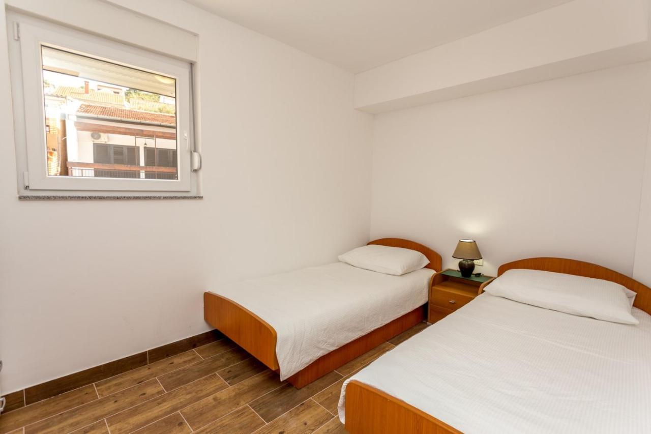 Butique Maris Apartment Komarna Bagian luar foto
