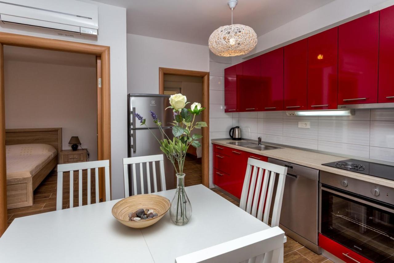Butique Maris Apartment Komarna Bagian luar foto