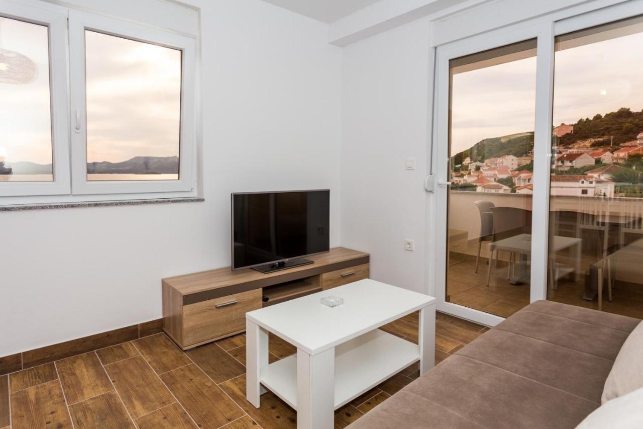 Butique Maris Apartment Komarna Bagian luar foto