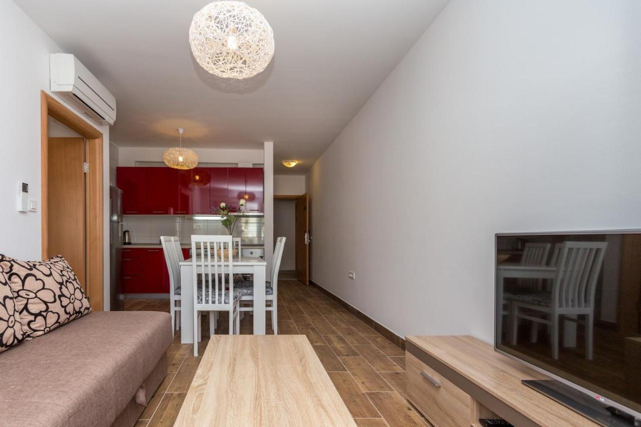 Butique Maris Apartment Komarna Bagian luar foto